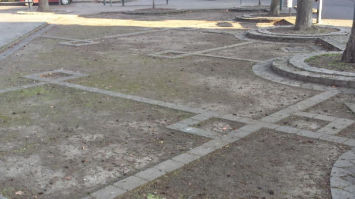 "Ungenutzter Boccia-Platz am Adenauerplatz" (Hans-Dieter Lülsdorf)